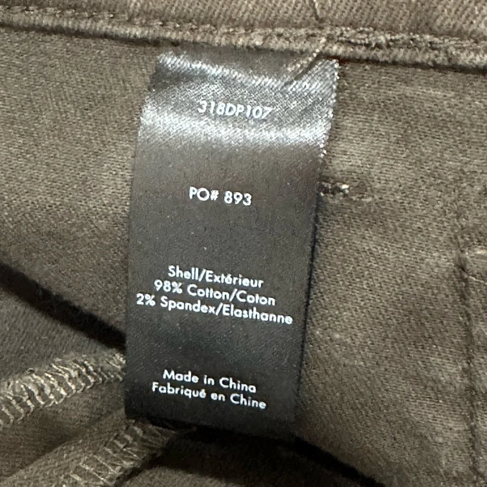 Elizabeth and James Carmine Cropped
Button Fly Wide Leg Jeans Size 26. C… - Picture 15 of 15